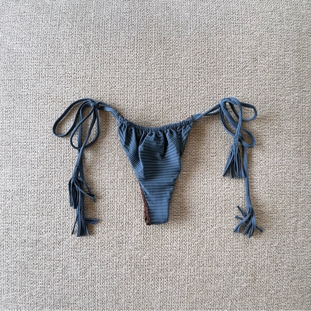 Acacia Bottom